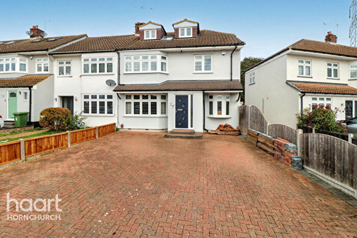 4 Bedroom End Of Terrace House For Sale In Stour Way, Upminster, RM14