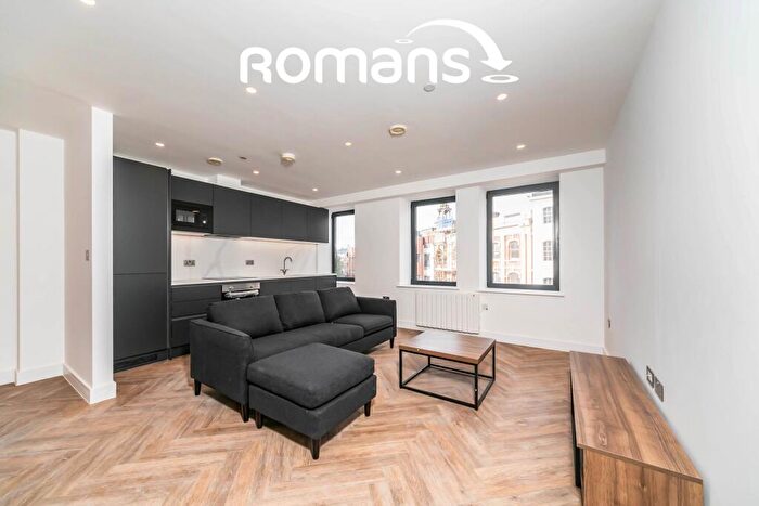 Flat To Rent In Market Place, Reading, Berkshire, RG1