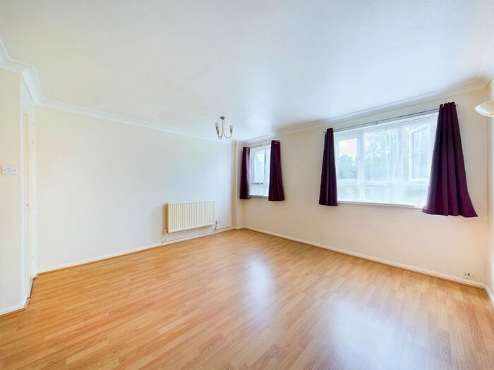 2 Bedroom Flat To Rent In Waterhouse Street, Hemel Hempstead, Hertfordshire, HP1