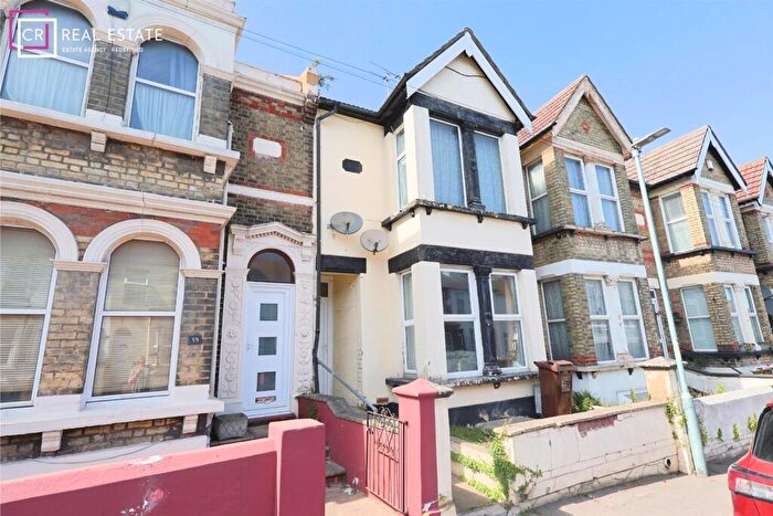 1 Bedroom Flat For Sale In Windmill Road, Gillingham, ME7