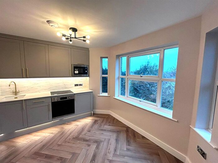 1 Bedroom Flat To Rent In Eaton Gardens, Hove, BN3