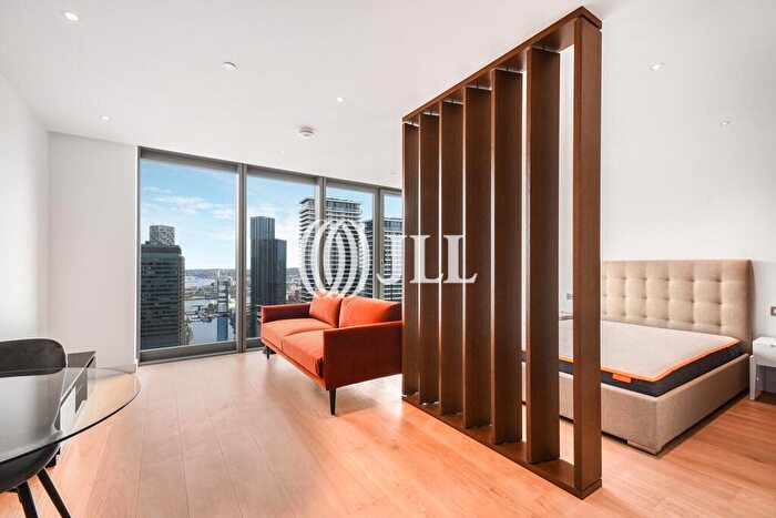 Flat To Rent In Marsh Wall London, E14