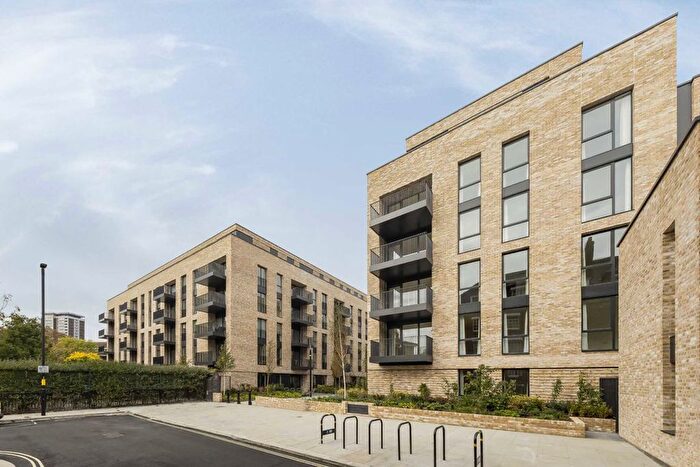 3 Bedroom Flat To Rent In Luton Street, St. John's Wood, NW8