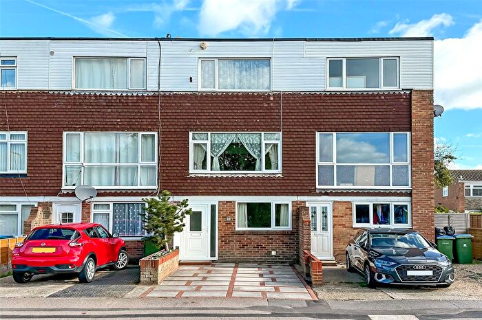 4 Bedroom Terraced House For Sale In Colebrook Road, Littlehampton, West Sussex, BN17