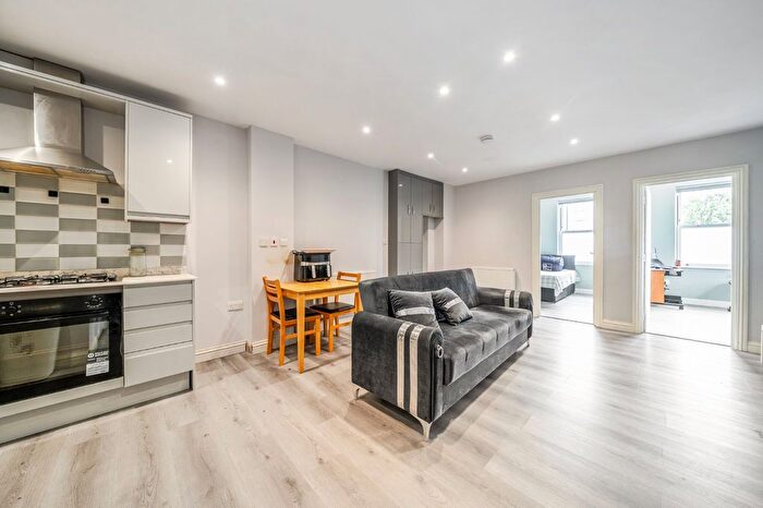 2 Bedroom Flat To Rent In Haydon Park Road, London, SW19