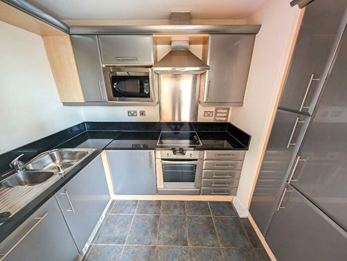 2 Bedroom Flat To Rent In Llanvanor Road, London, NW2