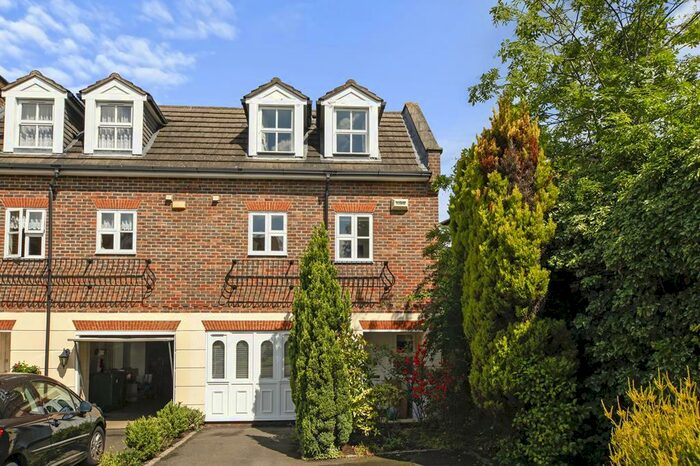 4 Bedroom Town House To Rent In Esher, KT10