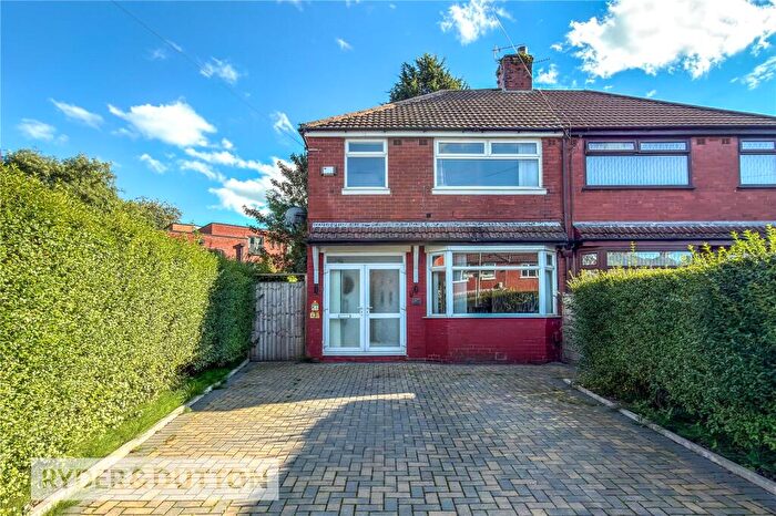 3 Bedroom Semi-Detached House For Sale In Southgate Road, Chadderton, Oldham, Greater Manchester, OL9