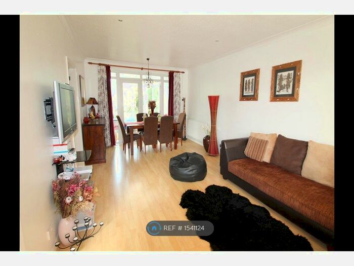 4 Bedroom Detached House To Rent In Albert Road, Orpington, BR6