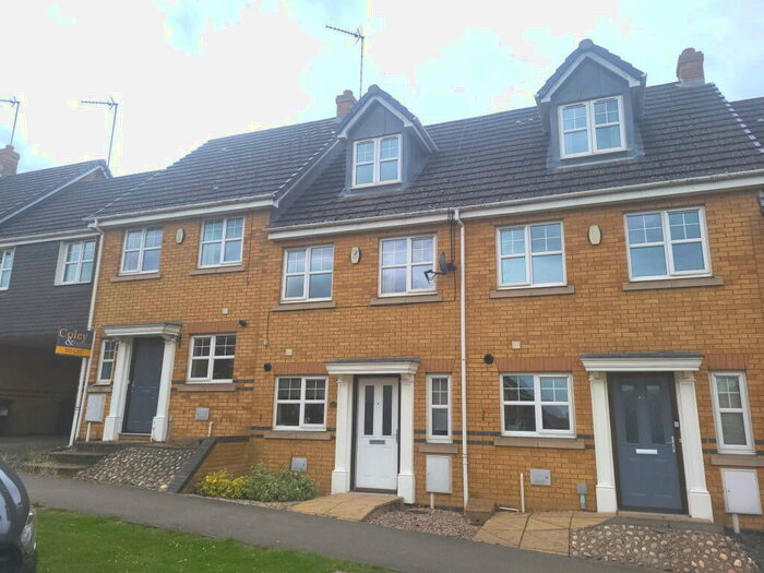 3 Bedroom Terraced House To Rent In Windsor Road, Rushden, NN10