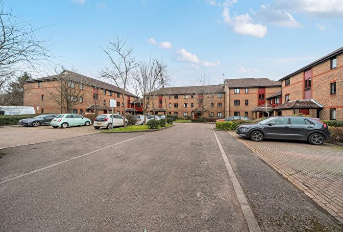 2 Bedroom Flat For Sale In Oakside Court, Horley, Surrey, RH6