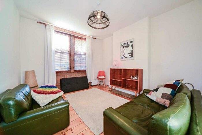 1 Bedroom Flat To Rent In Pullens Building, Peacock Street, Kennington, London, SE17
