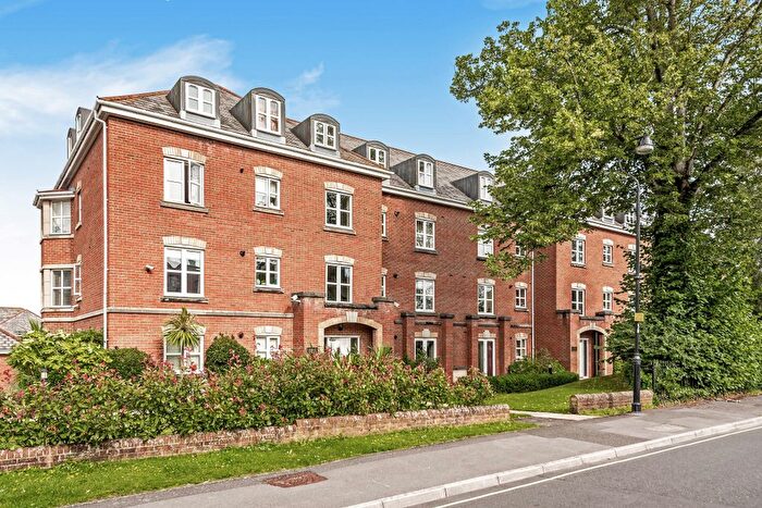 1 Bedroom Flat To Rent In Hillcroft Close, Lymington, SO41