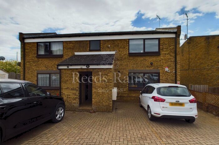 2 Bedroom Apartment To Rent In Craylands Lane, Swanscombe, Kent, DA10