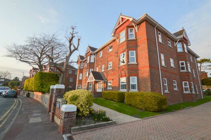 2 Bedroom Flat To Rent In Selwyn Road, Eastbourne, BN21
