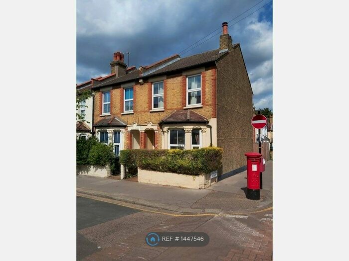 2 Bedroom End Of Terrace House To Rent In Addiscombe Court Road, Croydon, CR0