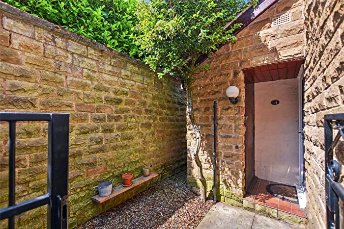 1 Bedroom Flat For Sale In Town Street, Rodley, Leeds, West Yorkshire, LS13