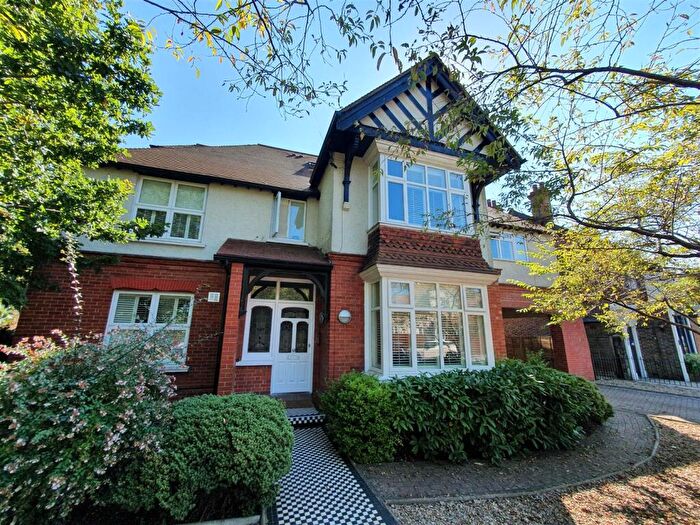 1 Bedroom Flat To Rent In Tower Road, Tadworth, KT20