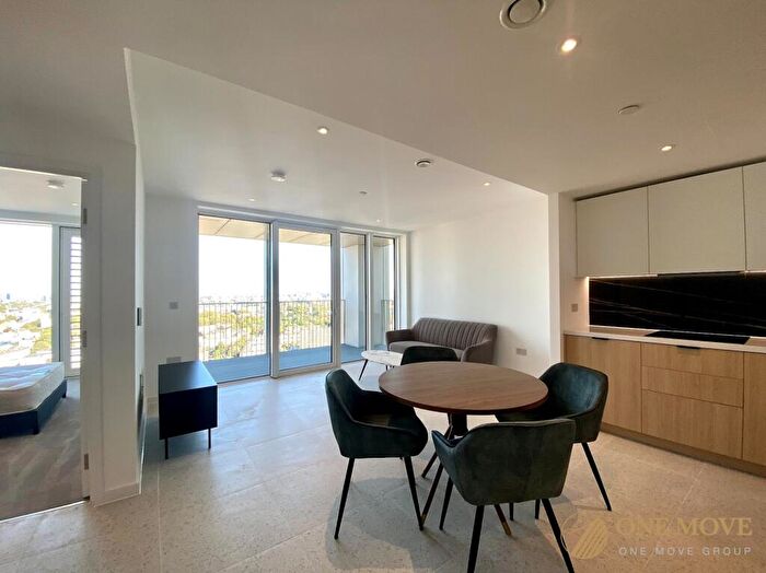 2 Bedroom Apartment To Rent In Bouchon Point, The Silk District, E1