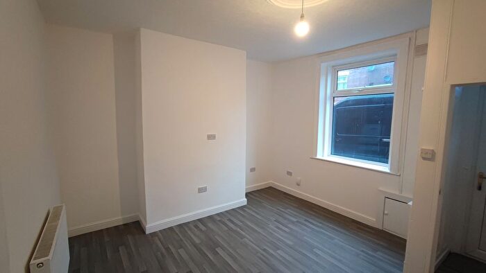 3 Bedroom Terraced House To Rent In Coalshaw Green Road, Chadderton, OL9