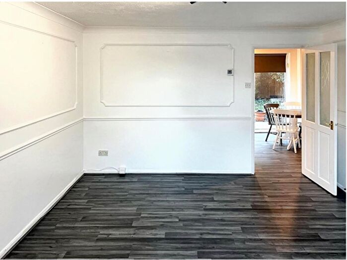 3 Bedroom Terraced House To Rent In Kelvin Gardens, Croydon, CR0