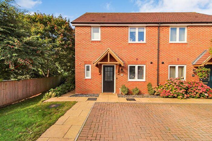 3 Bedroom Semi-Detached House For Sale In Leigh Woods Place, Silsoe, MK45
