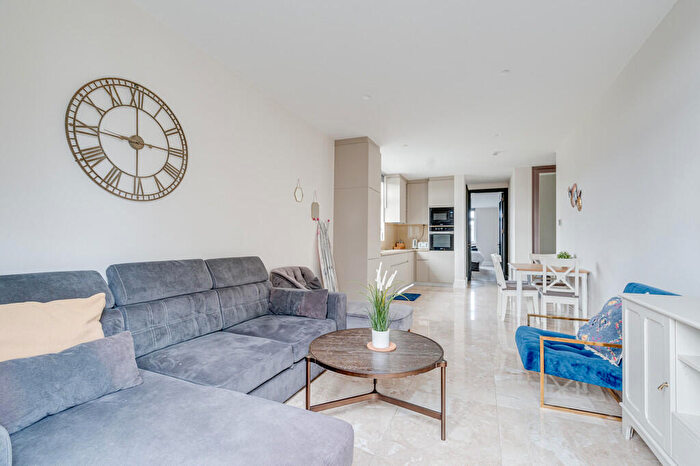 2 Bedroom Apartment To Rent In Brampton Grove, Hendon, London, NW4