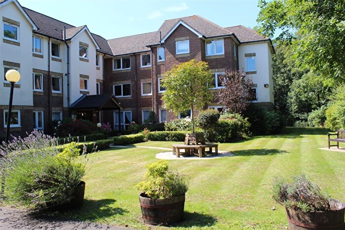 2 Bedroom Flat For Sale In Christ Church Lane, Barnet, EN5