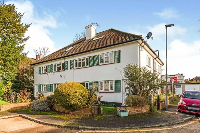 3 Bedroom Maisonette To Rent In South Bank, Surbiton, KT6