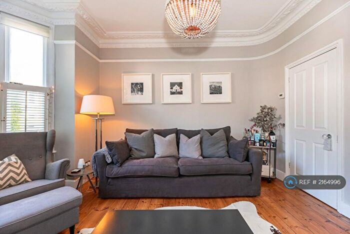 2 Bedroom Flat To Rent In Broomwood Road, London, SW11