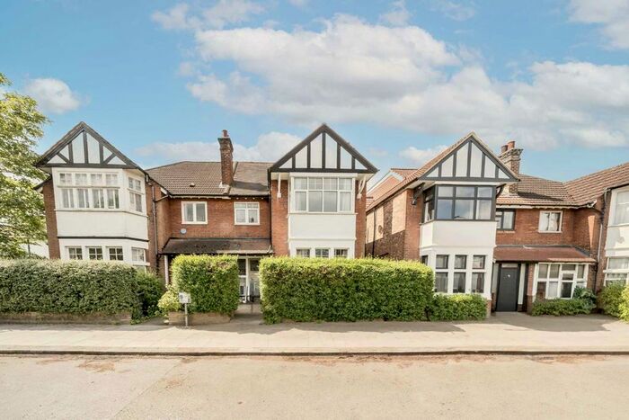 4 Bedroom Property To Rent In Cornwall Avenue, London, N3