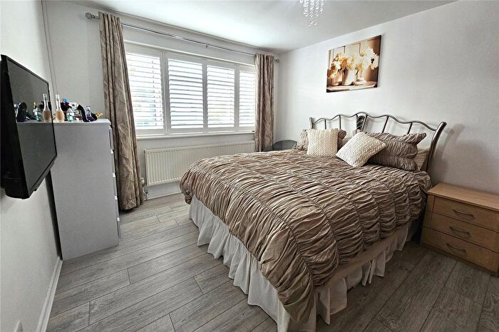 5 Bedroom Semi-Detached House For Sale In Beaulieu Gardens, Blackwater, Camberley, Hampshire, GU17