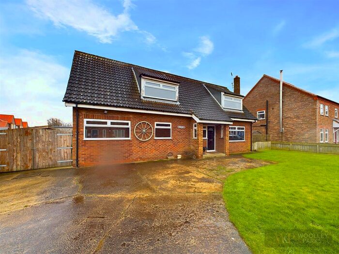 3 Bedroom Detached House For Sale In Hutton Road, Cranswick, Driffield, YO25