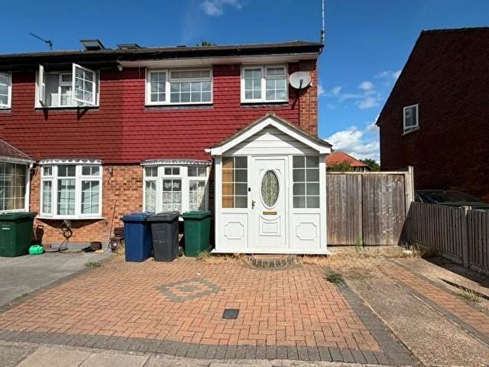 3 Bedroom Semi-Detached House To Rent In Wardell Close, Mill Hill, NW7
