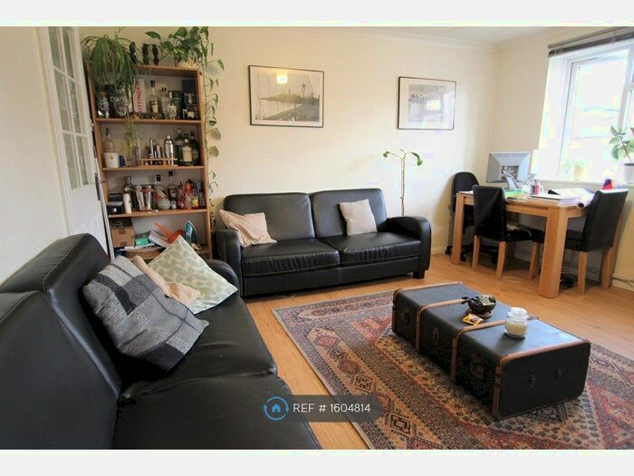 3 Bedroom Flat To Rent In Rosehill Road, Wandsworth, SW18