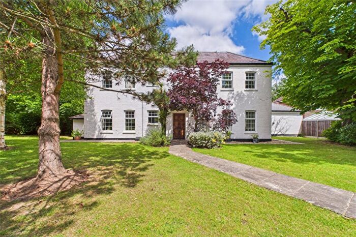 2 Bedroom Flat For Sale In Oxfordshire Place, Warfield, Berkshire, RG42