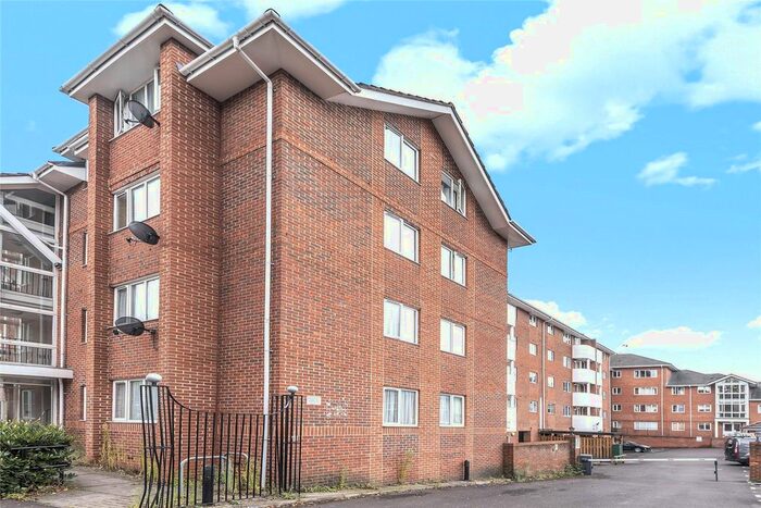 2 Bedroom Flat To Rent In Kings Oak Court, Queens Road, Reading, Berkshire RG1