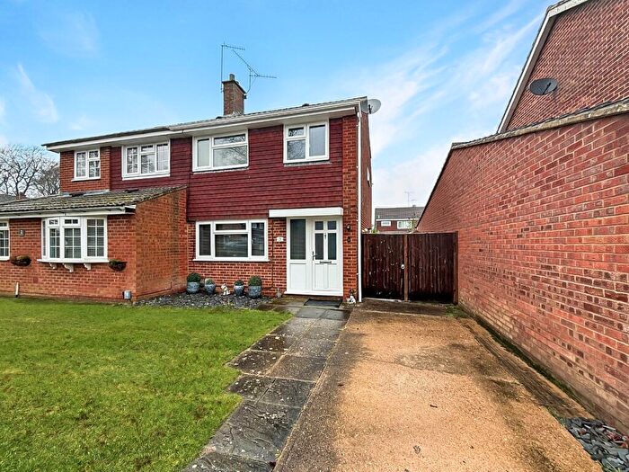 3 Bedroom Semi Detached House For Sale In Cookfield Close, Dunstable, LU6