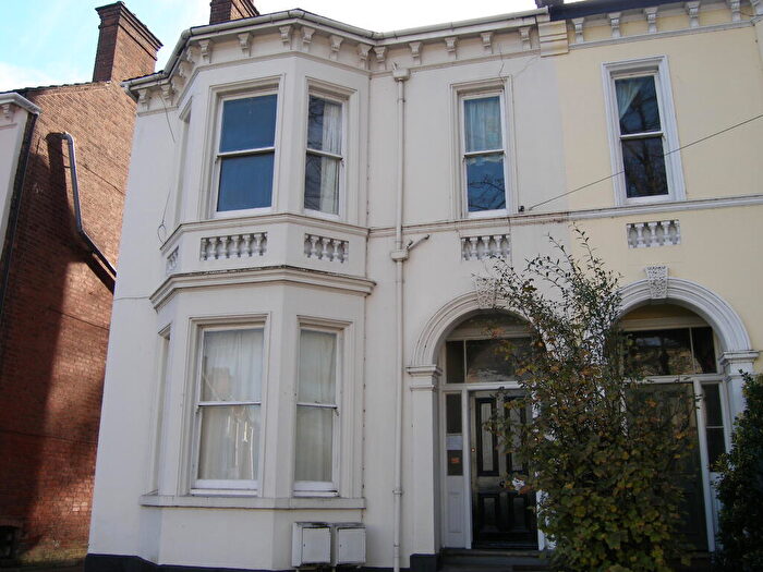 2 Bedroom Flat To Rent In Garden Flat, Avenue Road, Leamington Spa, CV31