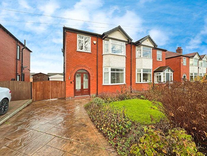 3 Bedroom Semi-Detached House For Sale In Turks Road, Radcliffe, M26