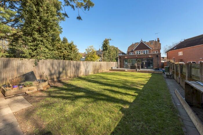 6 Bedroom Detached House To Rent In Roundwood Park Harpenden, AL5