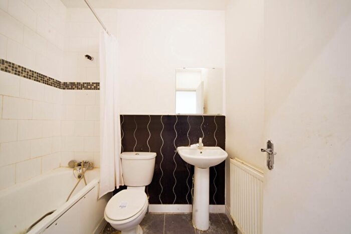 2 Bedroom Flat For Sale In St. Leonards Street, London, E3