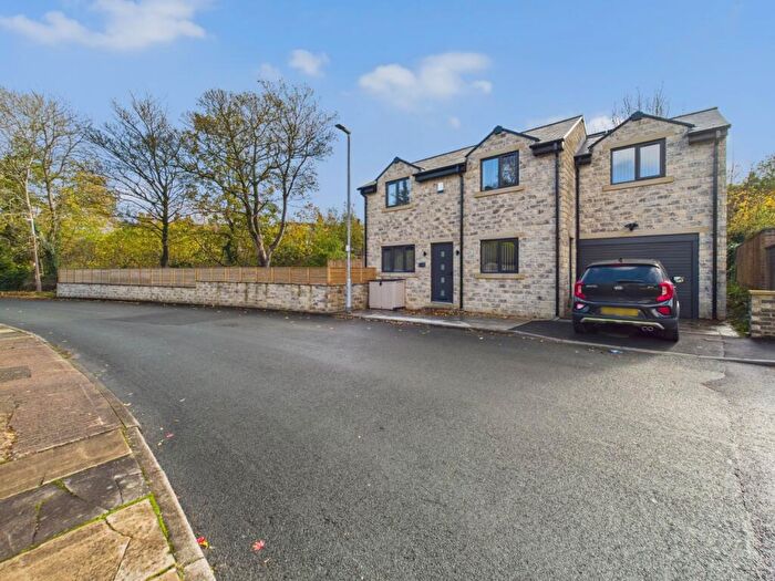 3 Bedroom Detached House For Sale In Westfield Drive, Lightcliffe, Halifax, West Yorkshire, HX3