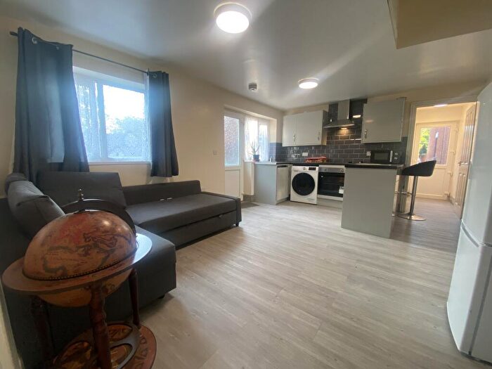 1 Bedroom Detached House To Rent In Phillimore Road, SO16