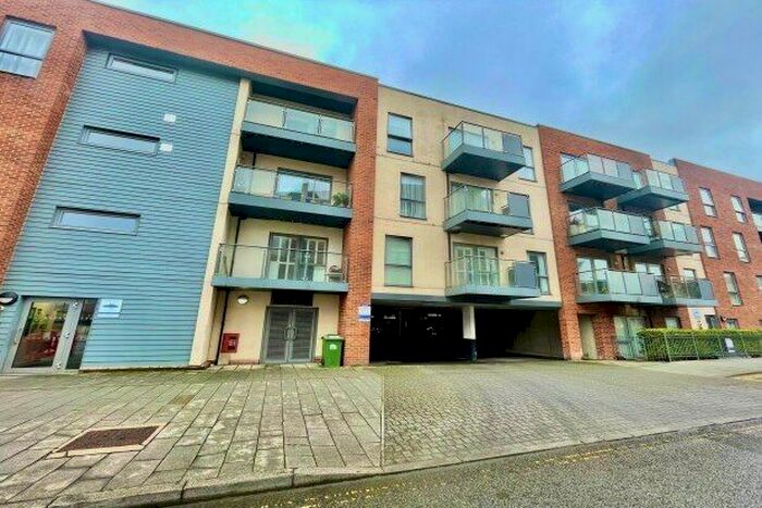2 Bedroom Flat To Rent In John Thornycroft Road, Southampton, SO19