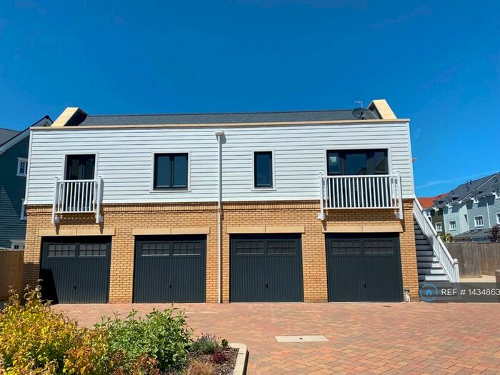 2 Bedroom Detached House To Rent In Candlewood Drive, Reading, RG2