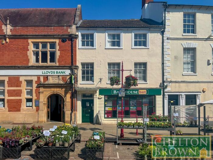 2 Bedroom Apartment To Rent In North Street, Daventry, Northants, NN11