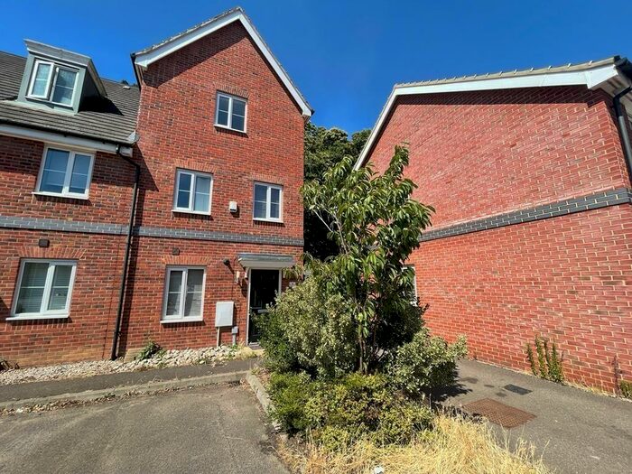 4 Bedroom Town House For Sale In Hares Close, IP5