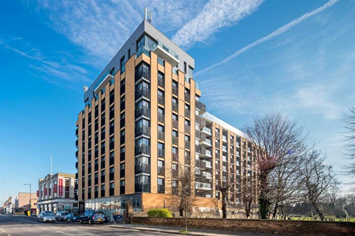 2 Bedroom Apartment To Rent In (th Floor) Charter House, High Road, Ilford, IG1