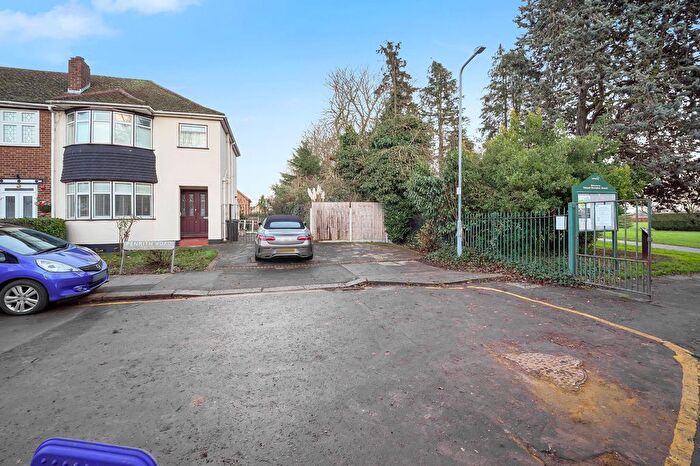 3 Bedroom End Of Terrace House For Sale In Penrith Road, Ilford, IG6